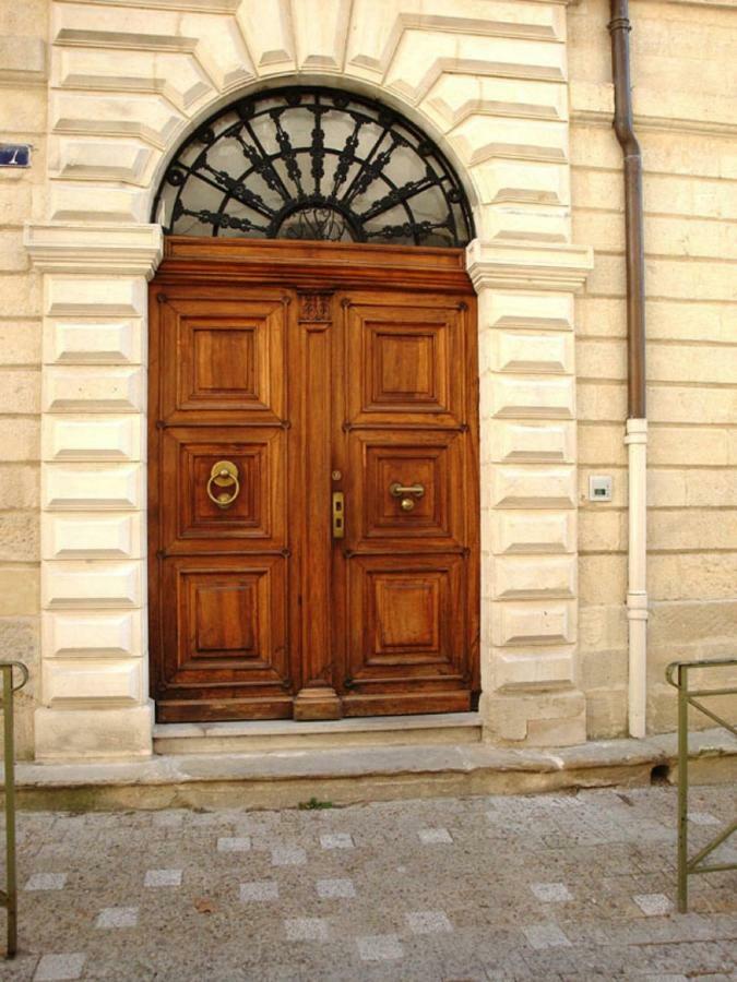 Appartement Dans Hotel De Flaux Uzes Exterior photo